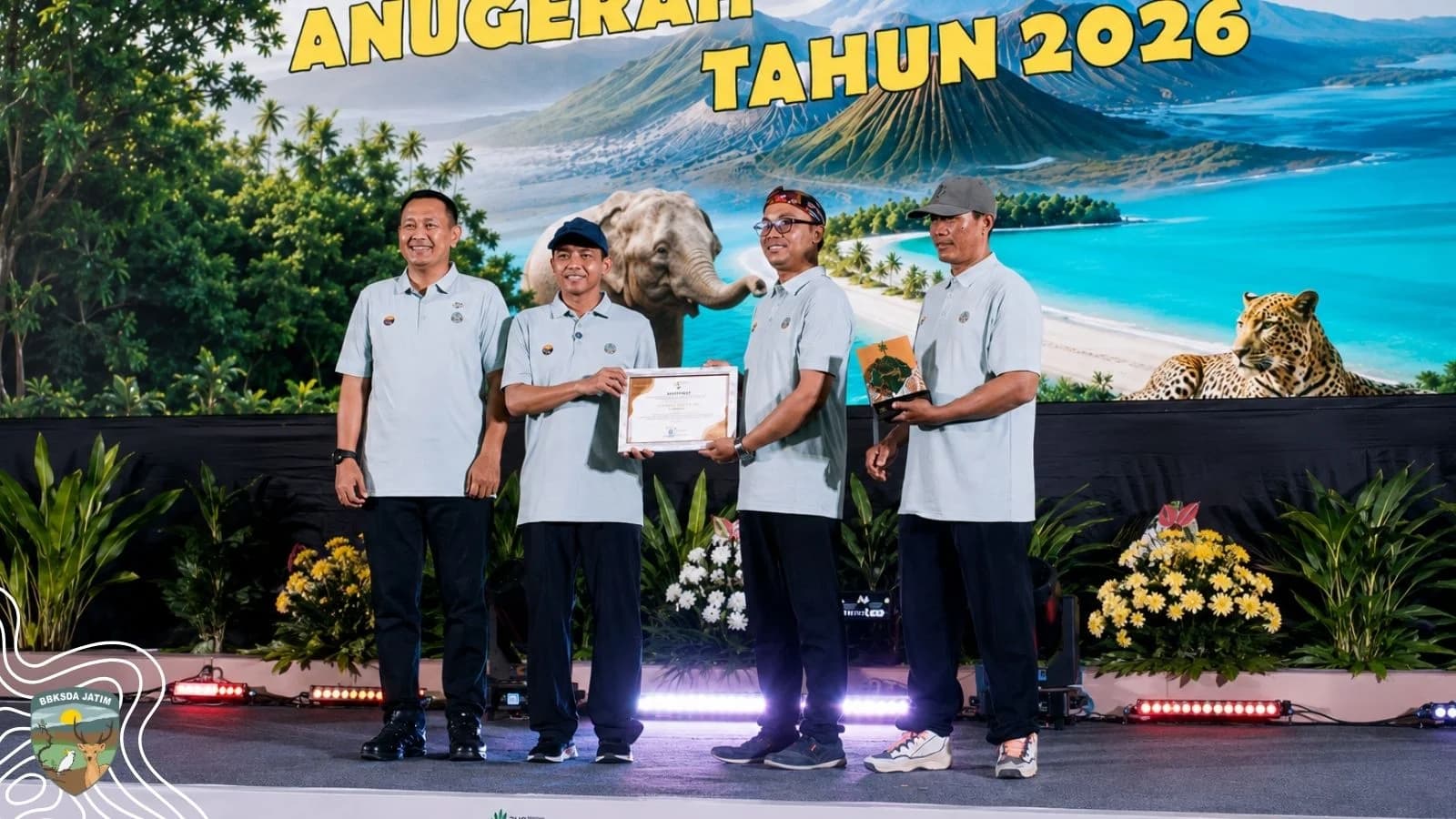 Dari Pesisir Jember ke Panggung Nasional, Putra Lestari Menjaga Napas Nusa Barung