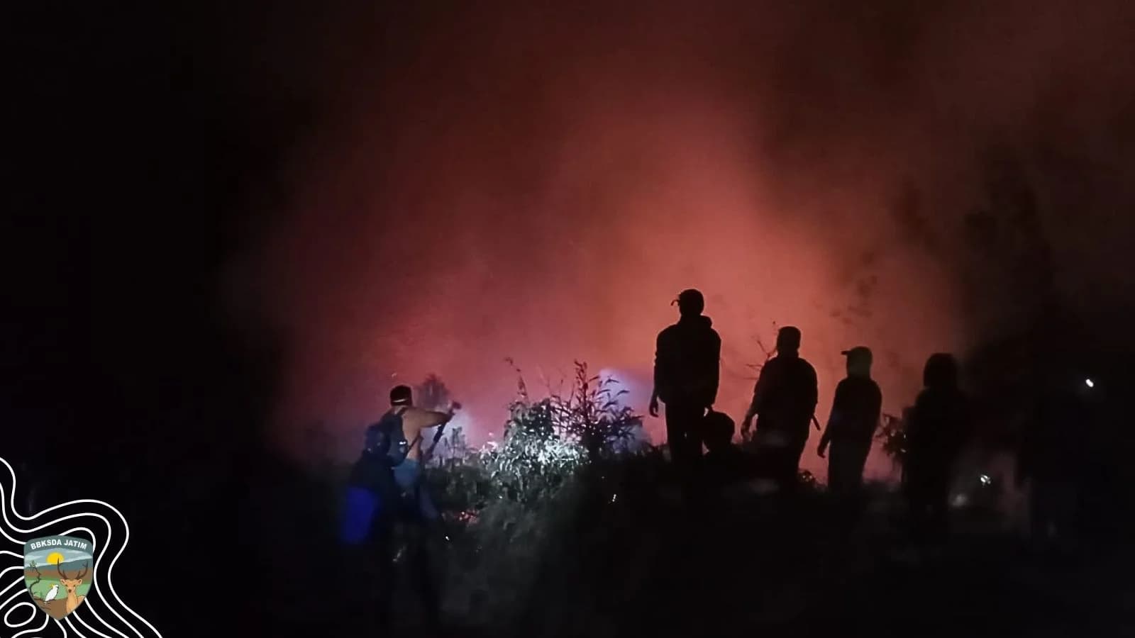 Api di Punggung Ijen Belum Padam, Kawah Ijen Resmi Ditutup